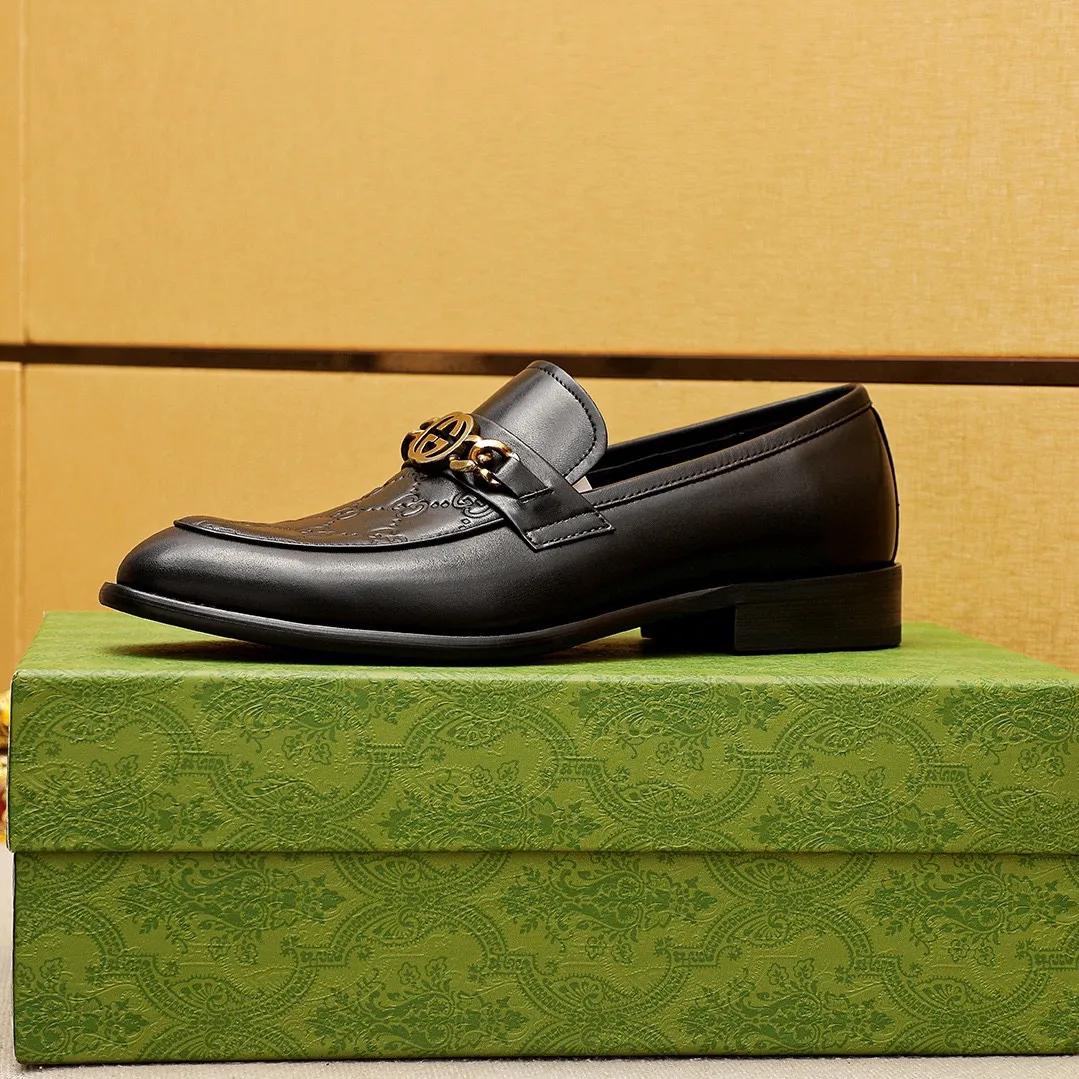Men's shoes 💰400 💐 Product trademark: GUCCI "Gucci" casual leather shoes Regular size: 39-44 (38.45.46🉑️Customized) Product materials: Selected imported first-layer calfskin embossed upper + original hardware buckle, imported 🐑 sheepskin lining. Strong three-dimensional visual effect, combined outsole Color: 2⃣️colors available